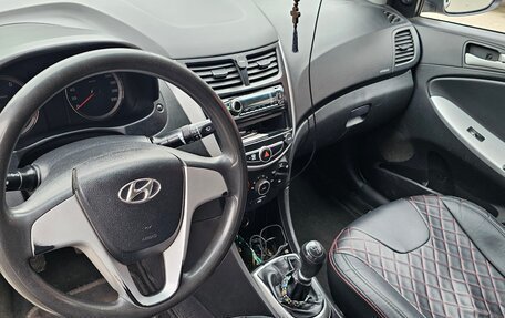 Hyundai Solaris II рестайлинг, 2011 год, 630 000 рублей, 19 фотография