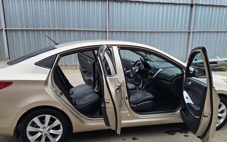 Hyundai Solaris II рестайлинг, 2011 год, 630 000 рублей, 20 фотография