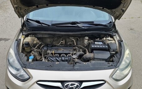 Hyundai Solaris II рестайлинг, 2011 год, 630 000 рублей, 17 фотография