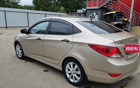 Hyundai Solaris II рестайлинг, 2011 год, 630 000 рублей, 28 фотография