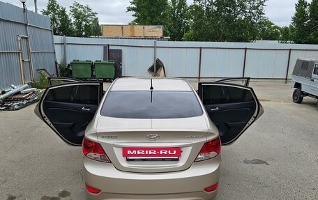 Hyundai Solaris II рестайлинг, 2011 год, 630 000 рублей, 21 фотография