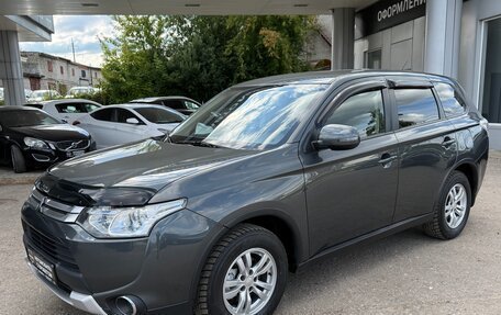 Mitsubishi Outlander III рестайлинг 3, 2014 год, 1 375 000 рублей, 3 фотография