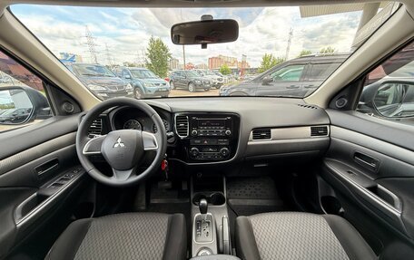 Mitsubishi Outlander III рестайлинг 3, 2014 год, 1 375 000 рублей, 10 фотография