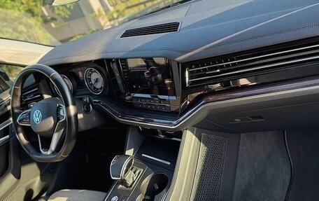 Volkswagen Touareg III, 2019 год, 4 840 000 рублей, 9 фотография