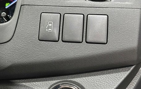 Toyota ISis I, 2012 год, 1 297 000 рублей, 22 фотография