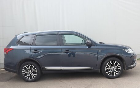 Mitsubishi Outlander III рестайлинг 3, 2020 год, 2 180 000 рублей, 7 фотография