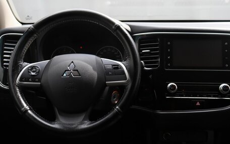 Mitsubishi Outlander III рестайлинг 3, 2020 год, 2 180 000 рублей, 13 фотография