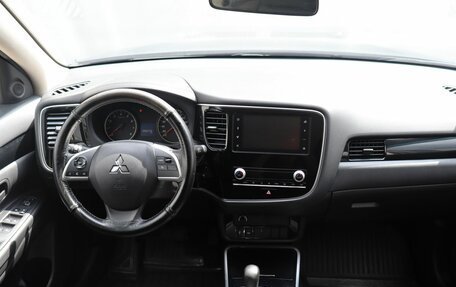 Mitsubishi Outlander III рестайлинг 3, 2020 год, 2 180 000 рублей, 12 фотография