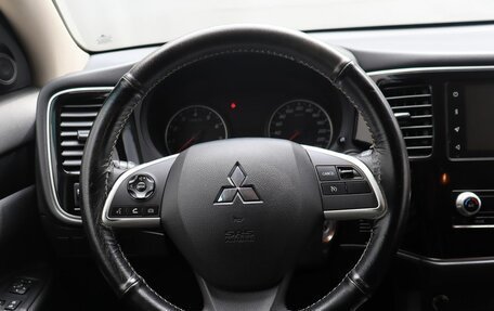 Mitsubishi Outlander III рестайлинг 3, 2020 год, 2 180 000 рублей, 14 фотография