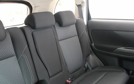 Mitsubishi Outlander III рестайлинг 3, 2020 год, 2 180 000 рублей, 22 фотография