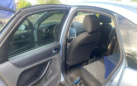 Ford Focus II рестайлинг, 2005 год, 350 000 рублей, 23 фотография