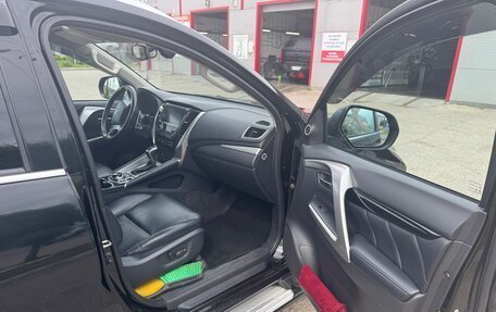 Mitsubishi Pajero Sport III рестайлинг, 2017 год, 2 200 000 рублей, 6 фотография