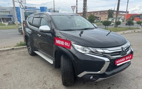 Mitsubishi Pajero Sport III рестайлинг, 2017 год, 2 200 000 рублей, 2 фотография