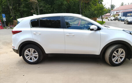 KIA Sportage IV рестайлинг, 2017 год, 2 000 000 рублей, 2 фотография
