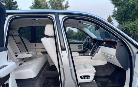 Rolls-Royce Cullinan, 2024 год, 37 000 000 рублей, 18 фотография