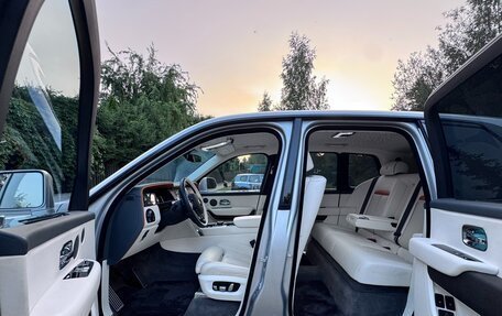 Rolls-Royce Cullinan, 2024 год, 37 000 000 рублей, 17 фотография