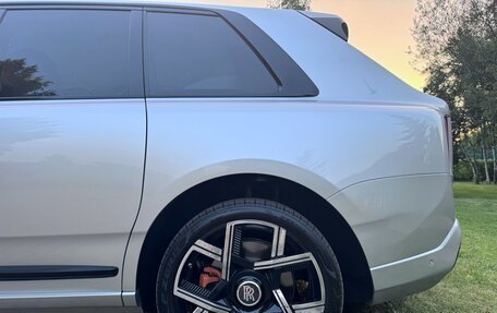 Rolls-Royce Cullinan, 2024 год, 37 000 000 рублей, 12 фотография