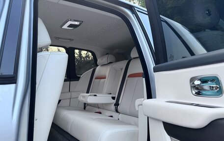 Rolls-Royce Cullinan, 2024 год, 37 000 000 рублей, 19 фотография