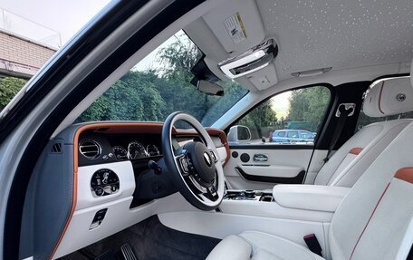 Rolls-Royce Cullinan, 2024 год, 37 000 000 рублей, 21 фотография