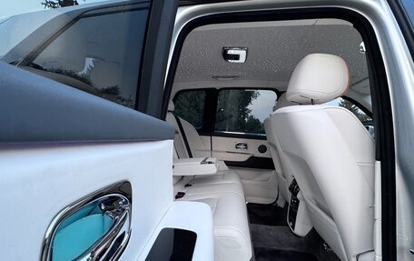 Rolls-Royce Cullinan, 2024 год, 37 000 000 рублей, 30 фотография