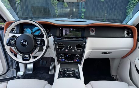 Rolls-Royce Cullinan, 2024 год, 37 000 000 рублей, 23 фотография