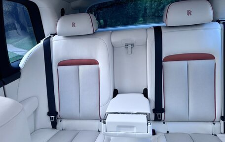 Rolls-Royce Cullinan, 2024 год, 37 000 000 рублей, 25 фотография