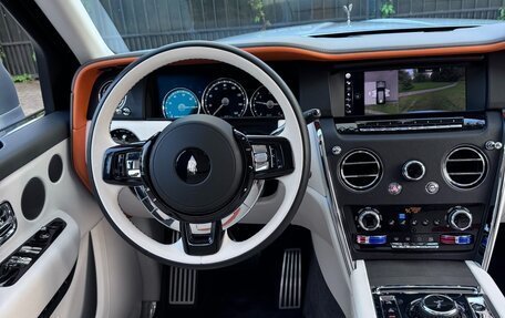 Rolls-Royce Cullinan, 2024 год, 37 000 000 рублей, 22 фотография