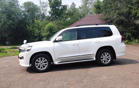 Toyota Land Cruiser 200, 2017 год, 7 950 000 рублей, 4 фотография