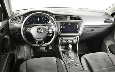 Volkswagen Tiguan II, 2018 год, 3 814 900 рублей, 6 фотография