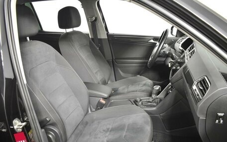 Volkswagen Tiguan II, 2018 год, 3 814 900 рублей, 8 фотография