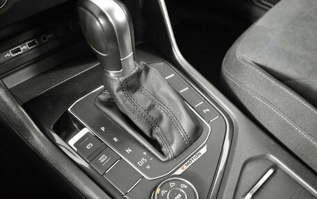 Volkswagen Tiguan II, 2018 год, 3 814 900 рублей, 20 фотография