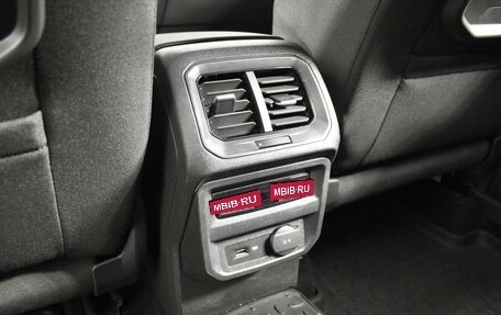 Volkswagen Tiguan II, 2018 год, 3 814 900 рублей, 21 фотография