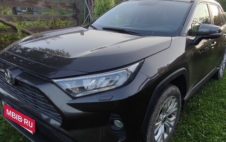 Toyota RAV4, 2019 год, 2 750 000 рублей, 3 фотография