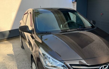 Hyundai Solaris II рестайлинг, 2016 год, 1 020 000 рублей, 1 фотография
