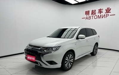 Mitsubishi Outlander III рестайлинг 3, 2022 год, 2 000 000 рублей, 1 фотография