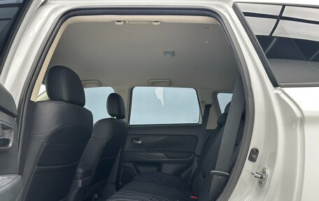 Mitsubishi Outlander III рестайлинг 3, 2022 год, 2 000 000 рублей, 4 фотография