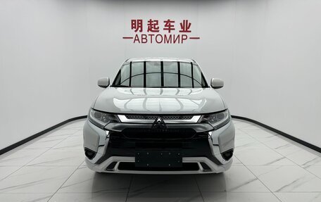 Mitsubishi Outlander III рестайлинг 3, 2022 год, 2 000 000 рублей, 7 фотография