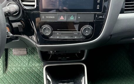 Mitsubishi Outlander III рестайлинг 3, 2022 год, 2 000 000 рублей, 6 фотография