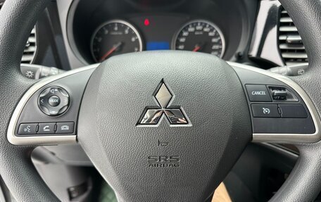 Mitsubishi Outlander III рестайлинг 3, 2022 год, 2 000 000 рублей, 15 фотография