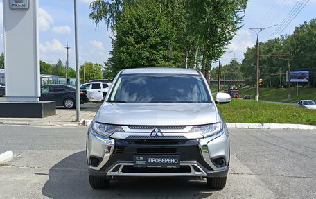 Mitsubishi Outlander III рестайлинг 3, 2020 год, 2 340 000 рублей, 2 фотография