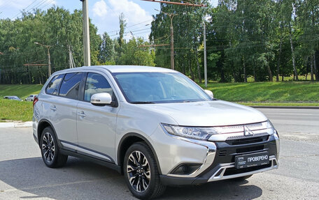 Mitsubishi Outlander III рестайлинг 3, 2020 год, 2 340 000 рублей, 3 фотография
