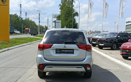 Mitsubishi Outlander III рестайлинг 3, 2020 год, 2 340 000 рублей, 7 фотография