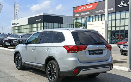 Mitsubishi Outlander III рестайлинг 3, 2020 год, 2 340 000 рублей, 8 фотография