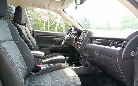 Mitsubishi Outlander III рестайлинг 3, 2020 год, 2 340 000 рублей, 13 фотография