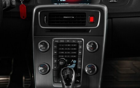 Volvo V60 Cross Country II, 2016 год, 2 400 000 рублей, 17 фотография