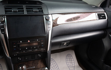 Toyota Camry, 2017 год, 1 999 000 рублей, 13 фотография