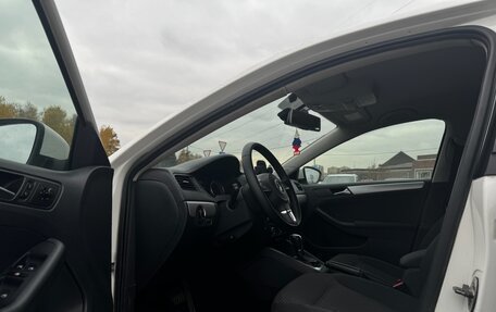 Volkswagen Jetta VI, 2011 год, 630 000 рублей, 11 фотография