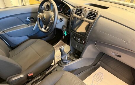 Renault Logan II, 2018 год, 599 000 рублей, 12 фотография