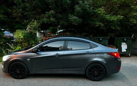 Hyundai Solaris II рестайлинг, 2015 год, 1 050 000 рублей, 4 фотография