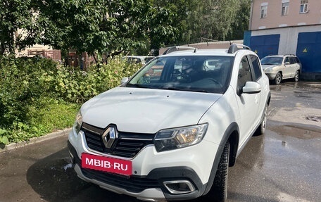 Renault Sandero II рестайлинг, 2021 год, 1 300 000 рублей, 2 фотография